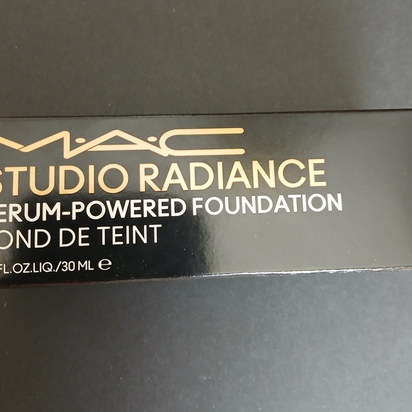 MAC STUDIO RADIANCE - NC27 - NWT - Picture 2 of 5